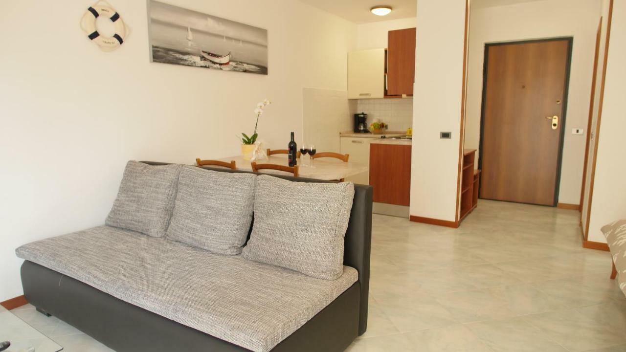 Studio Apartman Erika Liznjan Exterior photo
