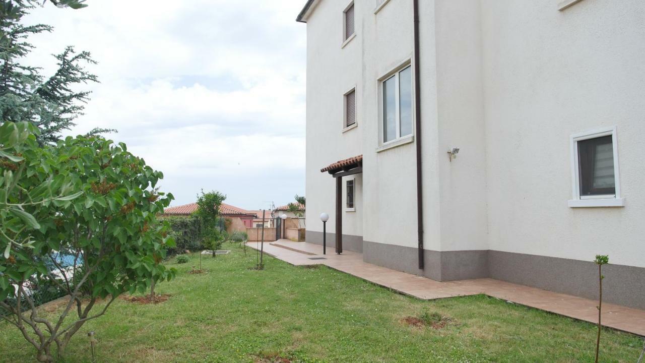 Studio Apartman Erika Liznjan Exterior photo